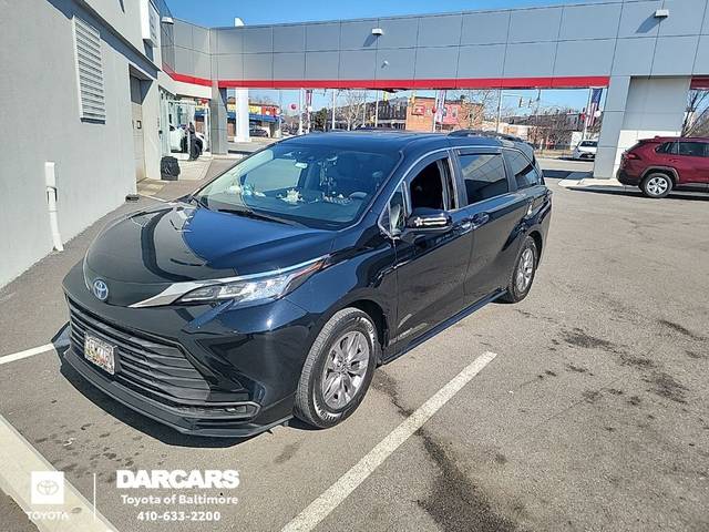 2021 Toyota Sienna LE FWD photo