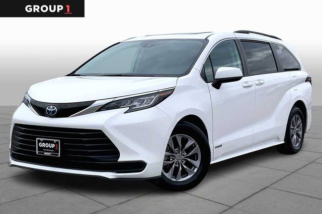 2021 Toyota Sienna LE FWD photo