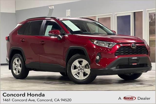 2021 Toyota RAV4 XLE FWD photo