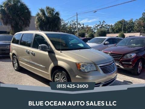 2015 Chrysler Town and Country Touring-L FWD photo