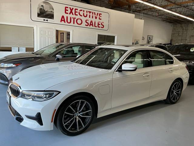 2021 BMW 3 Series 330e RWD photo