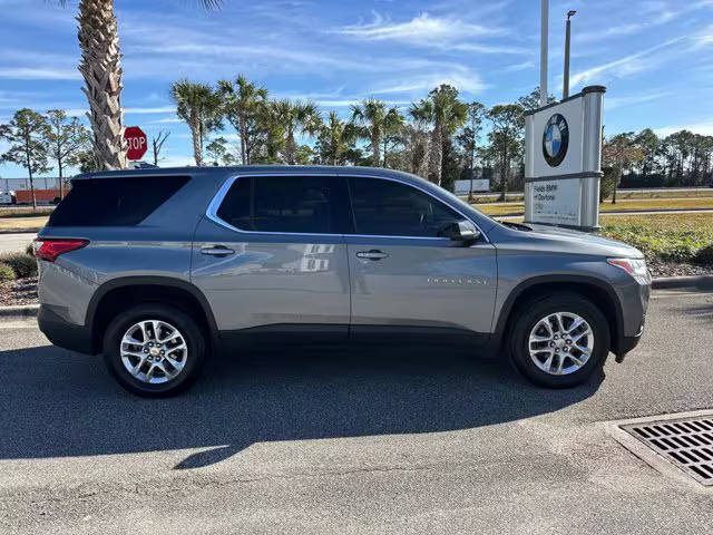 2021 Chevrolet Traverse LS FWD photo