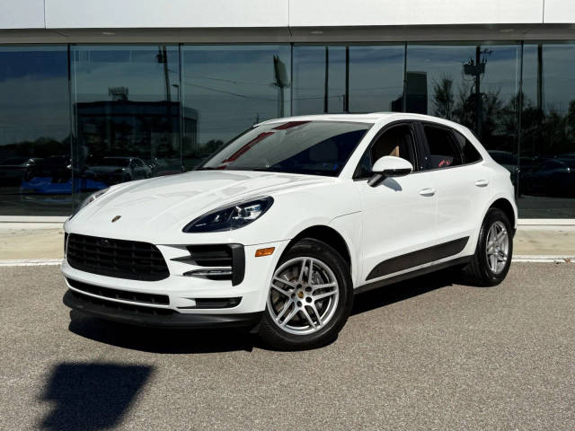 2021 Porsche Macan  AWD photo