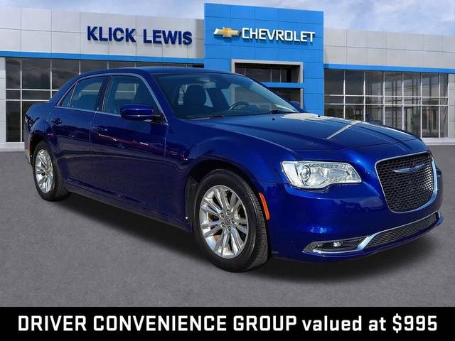 2021 Chrysler 300 Touring RWD photo