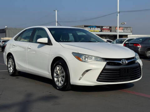 2015 Toyota Camry LE FWD photo