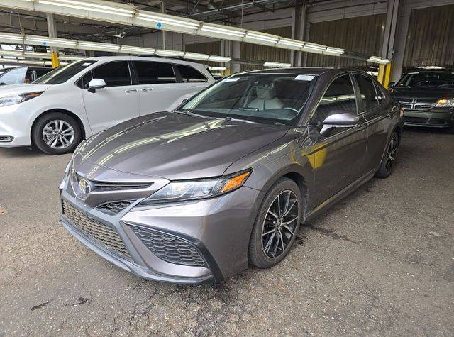 2021 Toyota Camry SE FWD photo