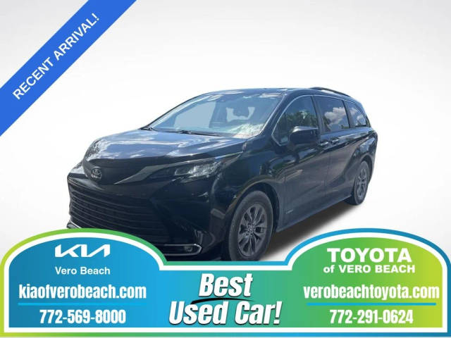 2021 Toyota Sienna XLE FWD photo