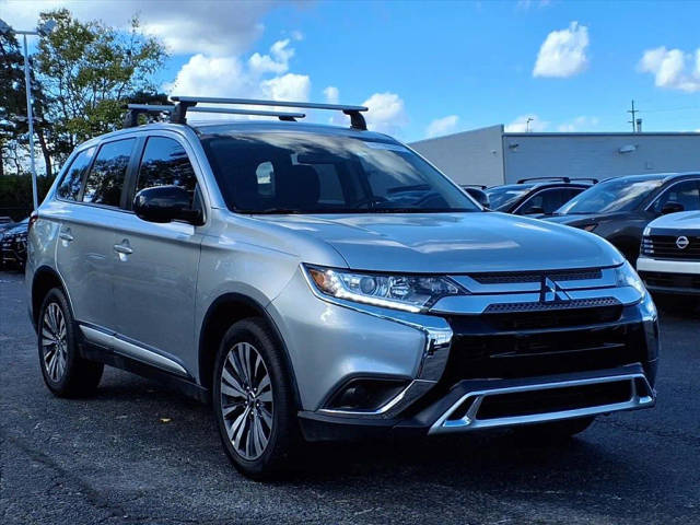 2020 Mitsubishi Outlander ES FWD photo