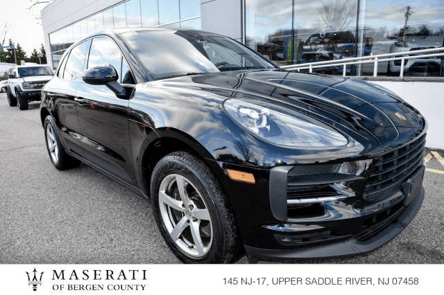 2021 Porsche Macan  AWD photo