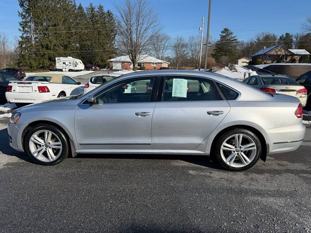 2015 Volkswagen Passat 2.0L TDI SE w/Sunroof & Nav FWD photo