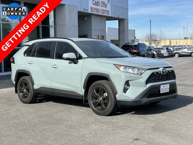 2021 Toyota RAV4 XLE FWD photo