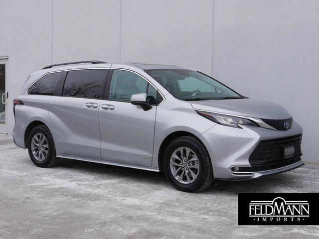 2021 Toyota Sienna XLE FWD photo
