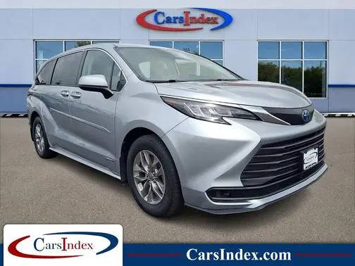 2021 Toyota Sienna LE FWD photo