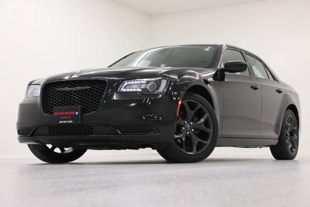 2021 Chrysler 300 Touring RWD photo