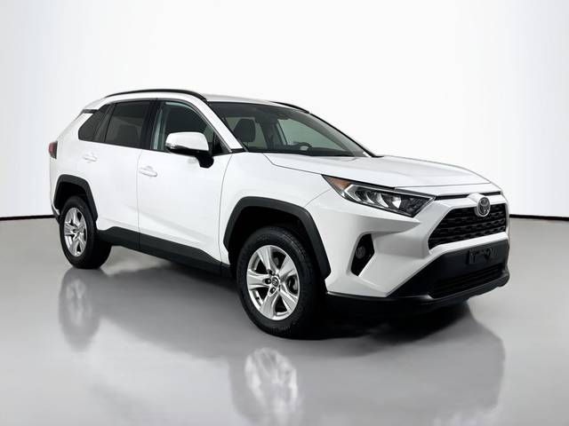 2020 Toyota RAV4 XLE FWD photo