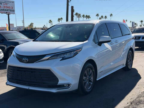 2021 Toyota Sienna XLE FWD photo