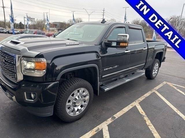 2019 GMC Sierra 2500HD Denali 4WD photo