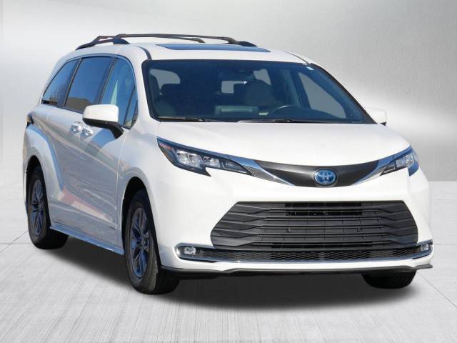 2021 Toyota Sienna XLE FWD photo