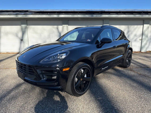 2021 Porsche Macan Turbo AWD photo