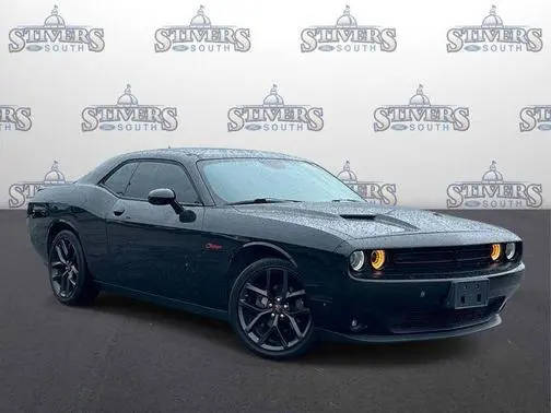 2021 Dodge Challenger SXT RWD photo