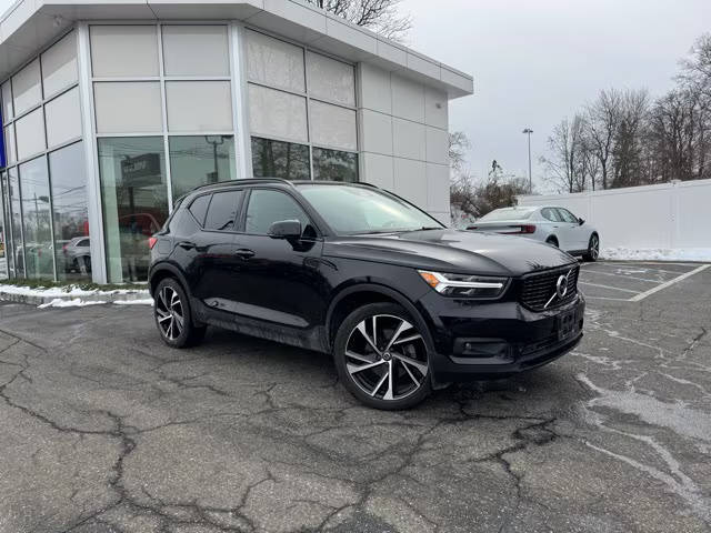 2021 Volvo XC40 R-Design AWD photo