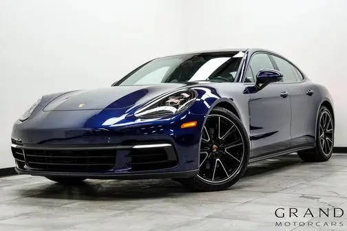 2020 Porsche Panamera  RWD photo