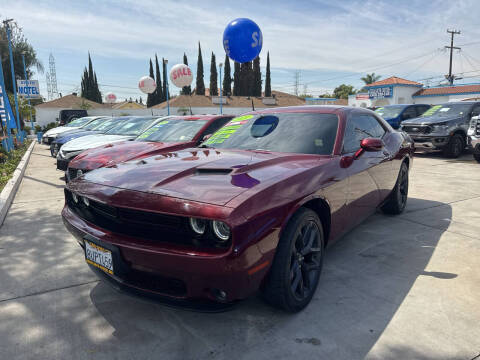 2021 Dodge Challenger SXT RWD photo