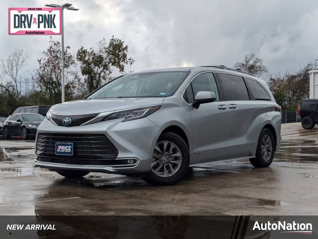 2021 Toyota Sienna XLE FWD photo