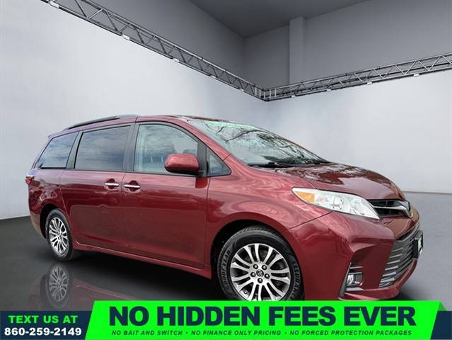 2019 Toyota Sienna XLE FWD photo