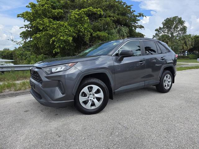 2021 Toyota RAV4 LE AWD photo