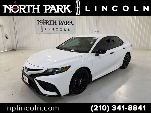 2021 Toyota Camry SE Nightshade FWD photo