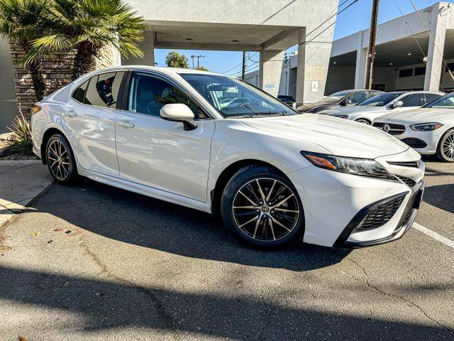 2021 Toyota Camry SE FWD photo