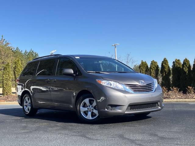 2015 Toyota Sienna LE FWD photo