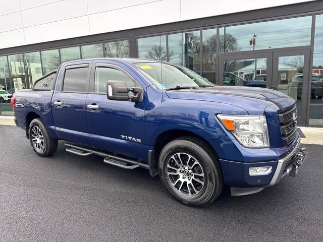 2021 Nissan Titan SV 4WD photo