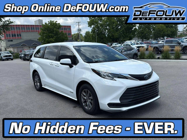 2021 Toyota Sienna LE FWD photo