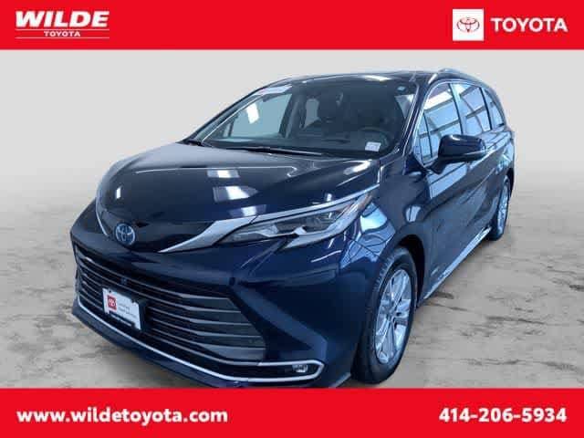 2021 Toyota Sienna Platinum AWD photo