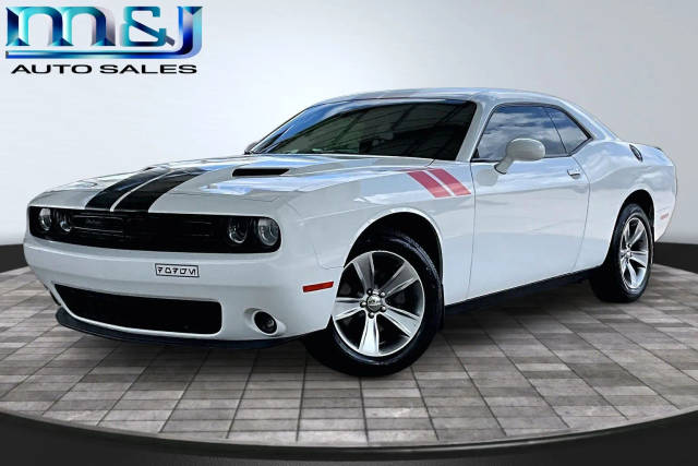 2021 Dodge Challenger SXT RWD photo