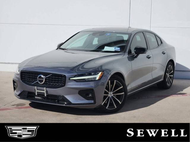 2021 Volvo S60 Momentum FWD photo