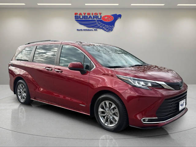 2021 Toyota Sienna XLE FWD photo