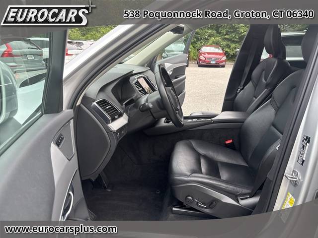 2021 Volvo XC90 Momentum AWD photo