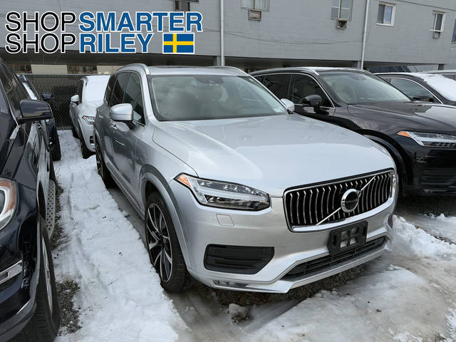 2021 Volvo XC90 Momentum AWD photo