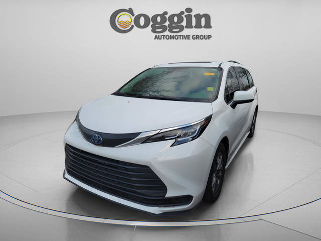 2021 Toyota Sienna LE FWD photo