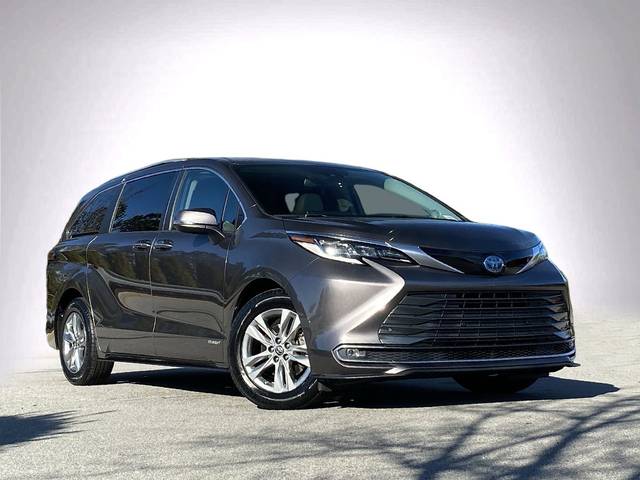 2021 Toyota Sienna Limited FWD photo