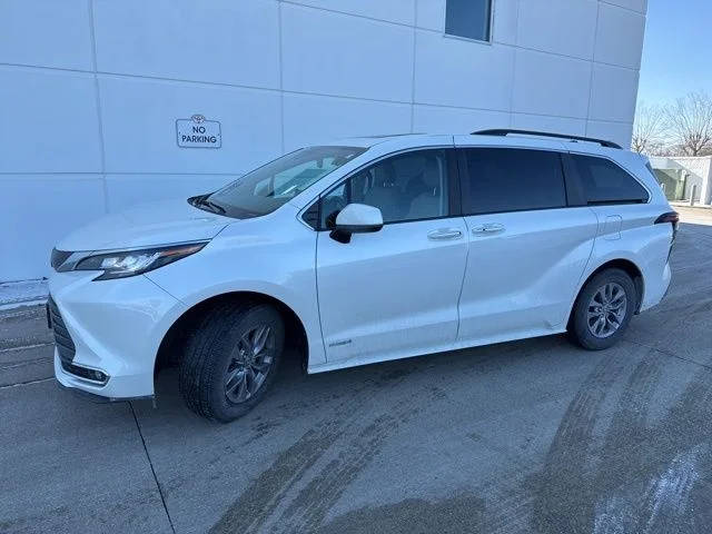 2021 Toyota Sienna XLE AWD photo