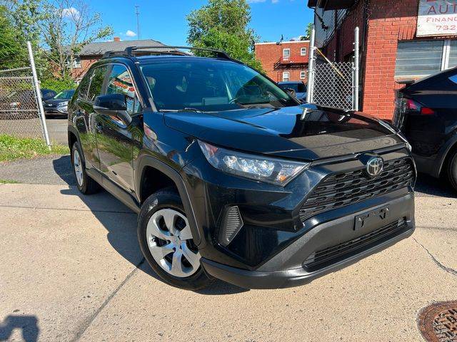2021 Toyota RAV4 LE AWD photo