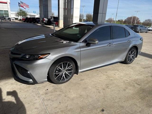 2021 Toyota Camry SE FWD photo