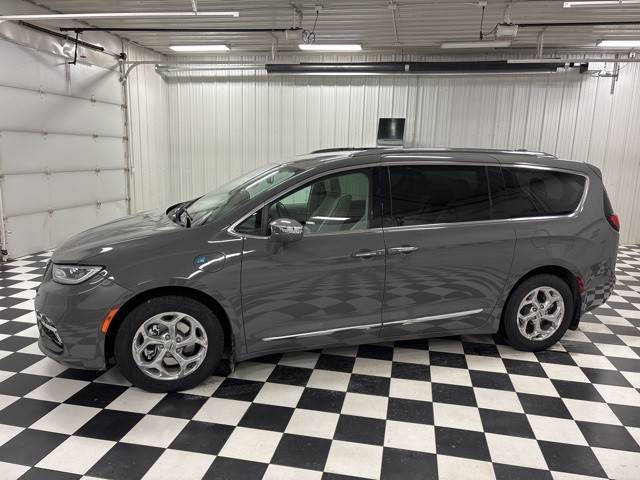 2021 Chrysler Pacifica Minivan Hybrid Limited FWD photo