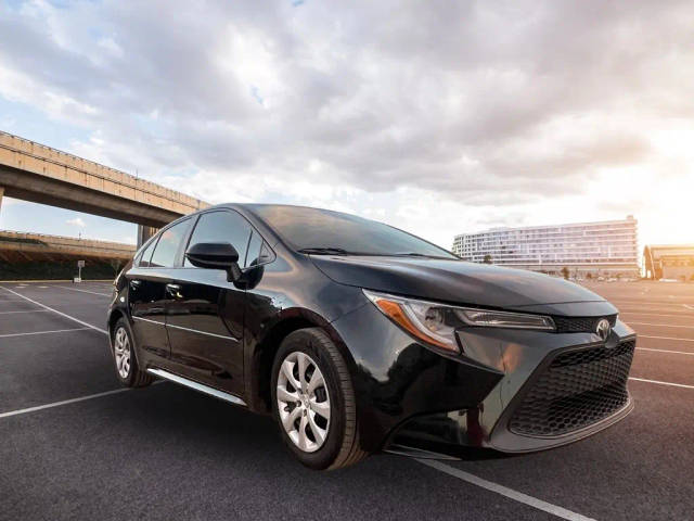 2021 Toyota Corolla LE FWD photo