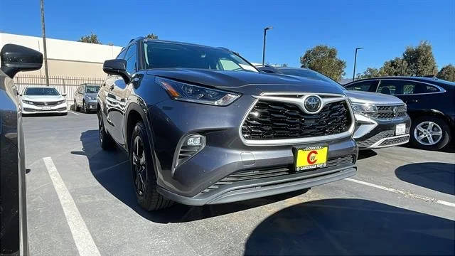 2021 Toyota Highlander XLE FWD photo