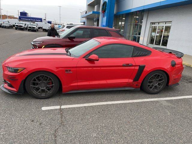 2015 Ford Mustang V6 RWD photo